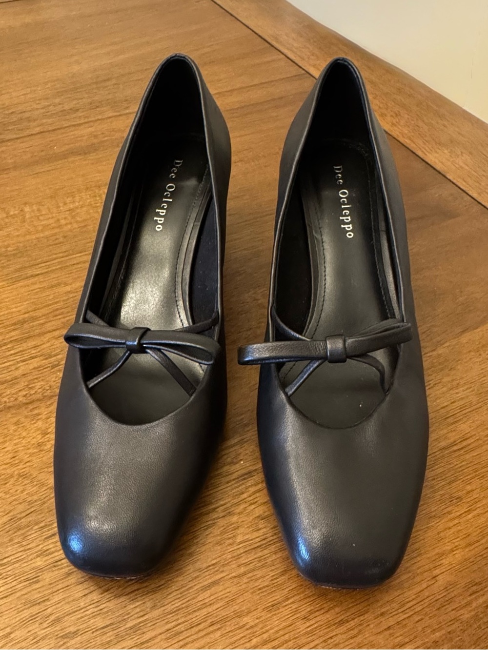 Zion Pumps in Black